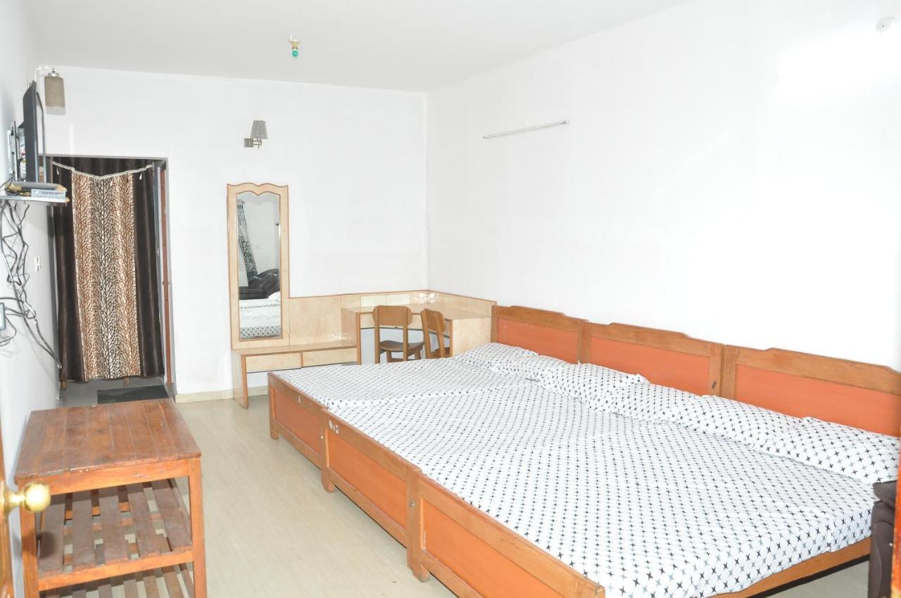 White House Anandagiri Hostel Kodaikanal Exterior photo